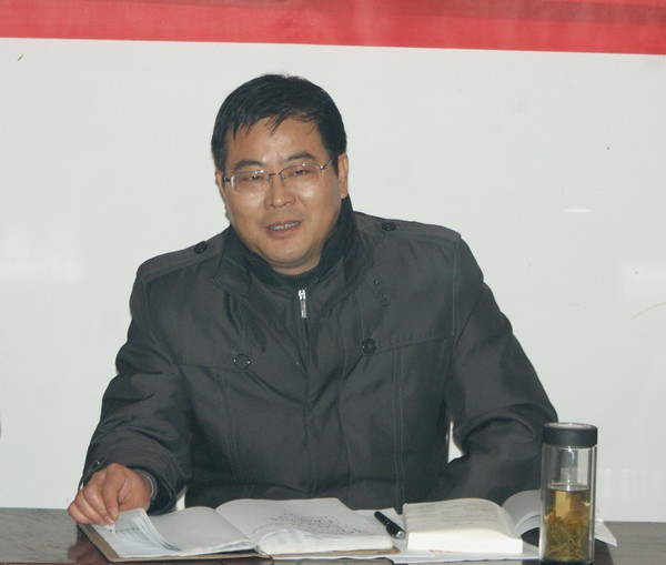 时明金主任为苏湾村党员干...