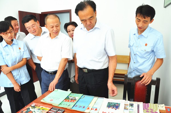 人大代表察看法庭陈列室 (1).jpg