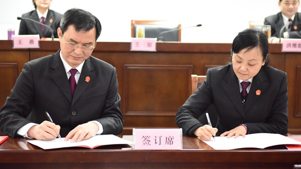 王敏院长与武秀清院长签订党风廉政建设责任书.jpg