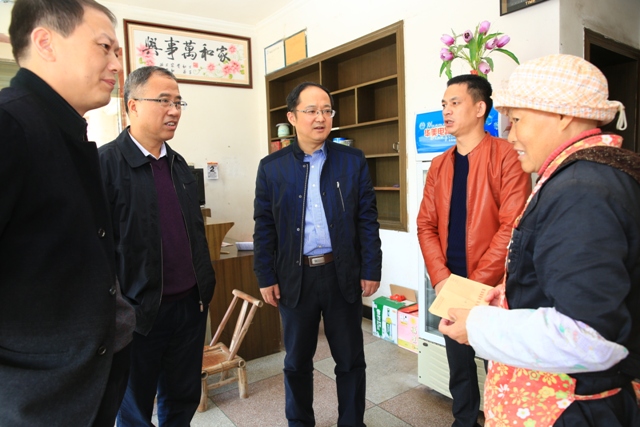 市委组织部常务副部长韦文明走访慰问寺前镇西