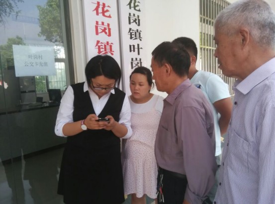 花岗镇叶岗村服务群众无小事