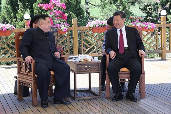 习近平同朝鲜劳动党委员长金正恩在大连举行会晤