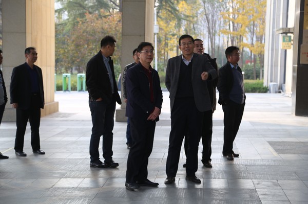 菏泽市图书馆:齐鲁工业大学刘玉副校长一行到市图书馆参观考察 - 配图1.jpg
