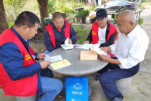 党小组开展“学习互助小组”送学.jpg