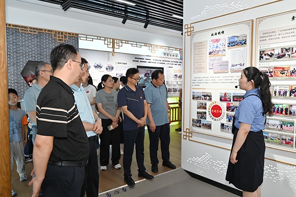 肥西县检察院与肥光小学联合开展迎“七一”党建共建活动64.jpg