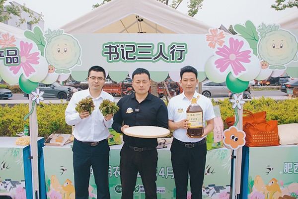 肥西县柿树岗乡:“书记直播矩阵”激活集体经济新生态64.jpg