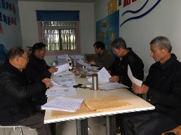 老党员助力土地确权_副本.jpg