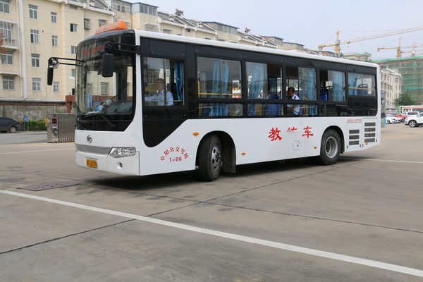 實(shí)操場(chǎng)內(nèi)窄路掉頭.JPG