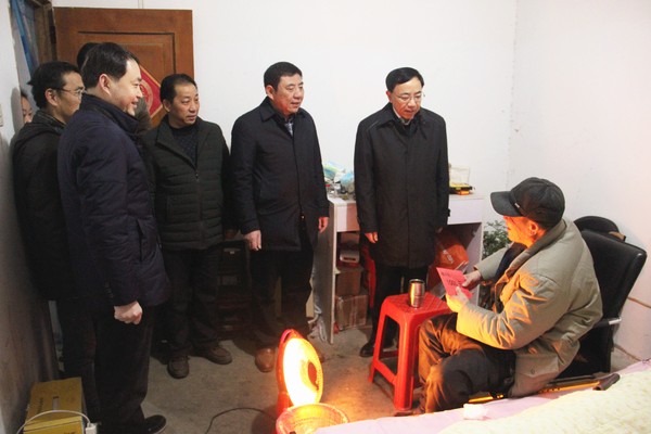 市委常委、组（zǔ）织部长张日升（shēng）走访慰问我司困难党员