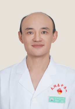 何学哲.jpg