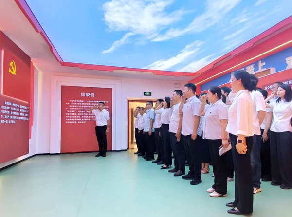 县产投集团开展“七一”系列主题活动庆祝建...