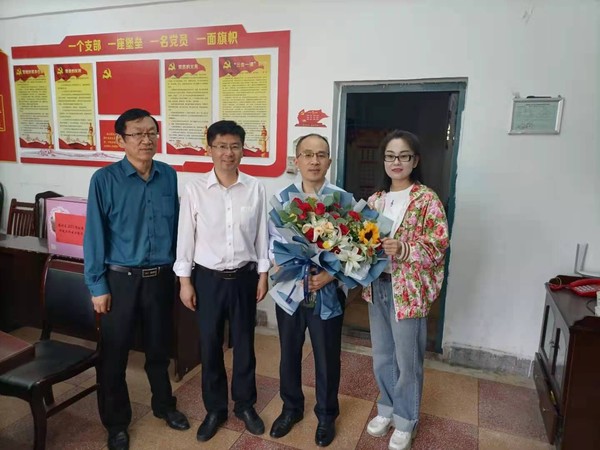 5.27科技工作者日慰问.jpg