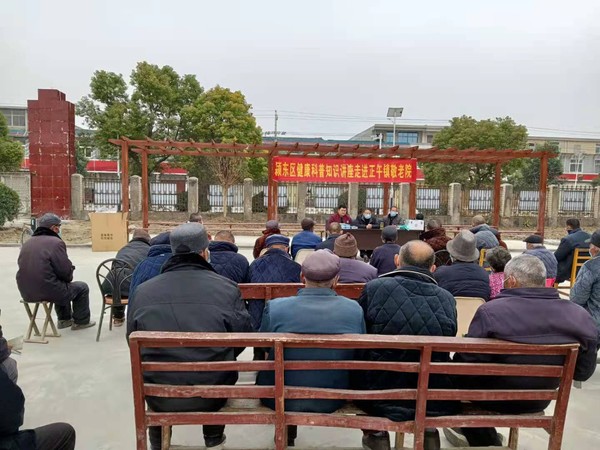 颍东区健康知识科普讲座走进正午镇敬老院1.jpg