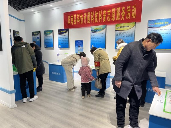 00阜南县科协开展科技科普志愿服务活动2.jpg