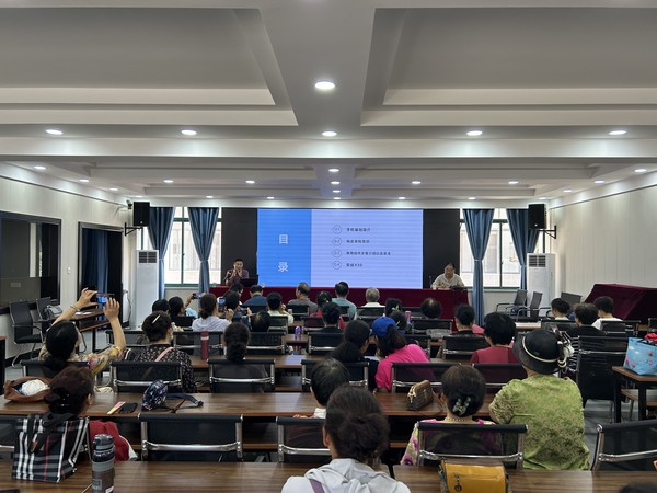 颍州区科协开展智慧助老暨“科普赋能  乐享银龄”科普讲座2.jpg