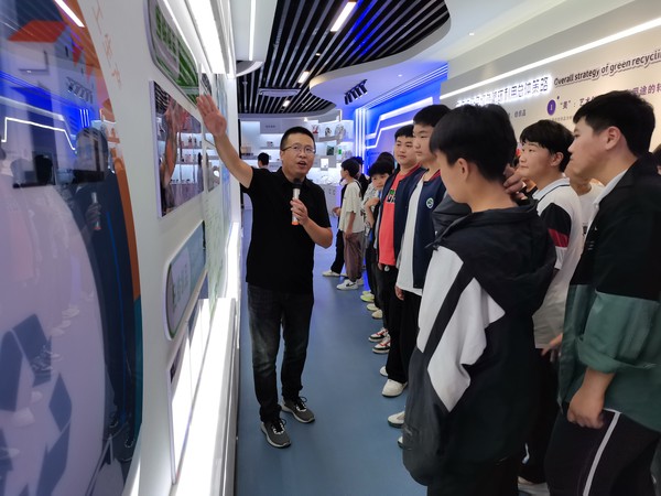 少年爱科学2.jpg