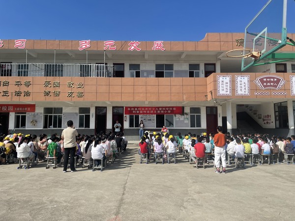 9.14农村少儿爱科学活动图片.jpg