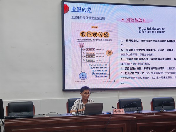 阜南县心理学会举办“健康教育与职业规划”活动 助力学生全面发展1.png
