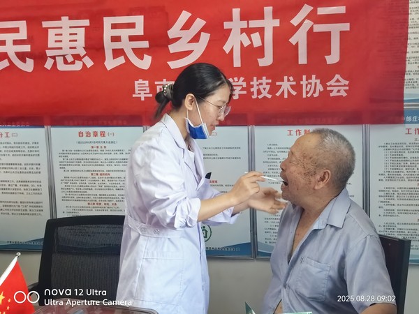 阜南县科协健康科普下乡活动1.jpg