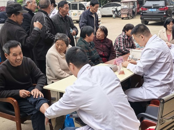“科技服务进乡村 健康义诊暖民心” 主题活动1.jpg