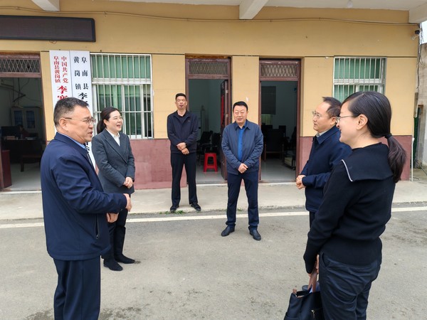 阜阳市科协赴阜南县黄岗镇李寨村开展访企入村调研活动.jpg