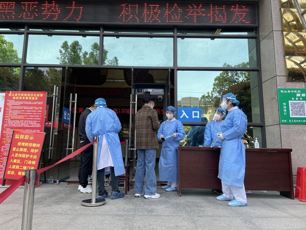 医院大门入口.jpg