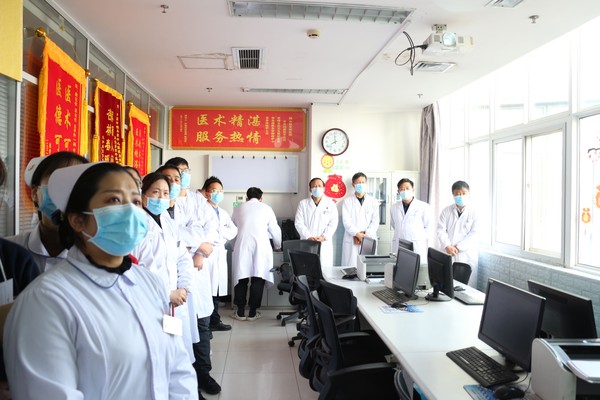 参加手外科早交班.jpg