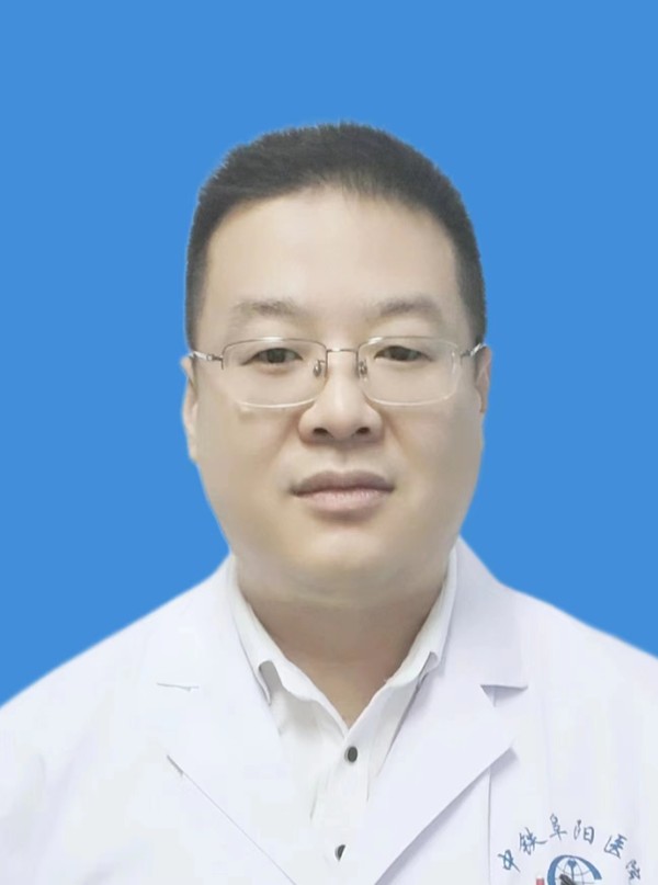 急诊科 张明.jpg