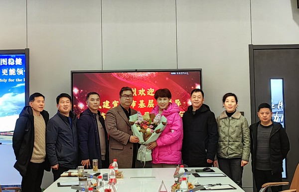 周小红带队走访.jpg