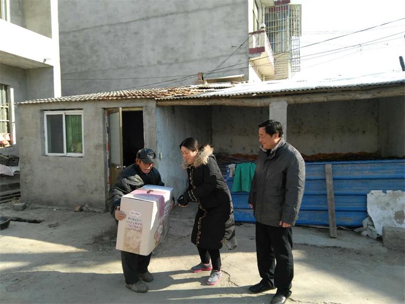 副区长王蕾深入段园镇看望慰问贫困户