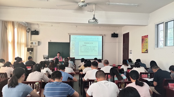 全市第十五期党外中青年干部培训班开展民族宗教政策与工作教学