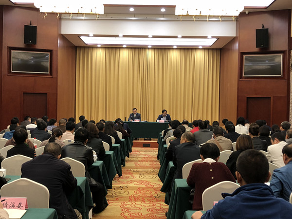 省侨联副主席杨冰来宣宣讲“十代会”精神严琛主持宣讲活动