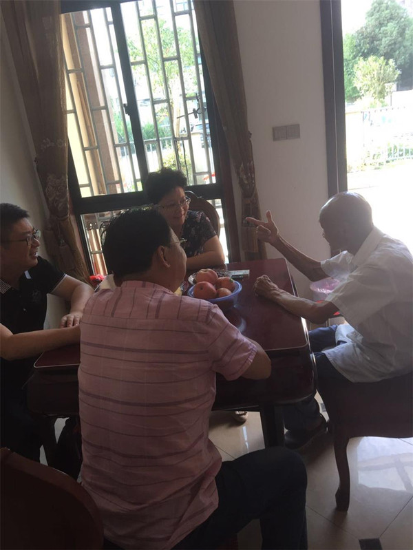 张蕾中秋前夕慰问台属台胞