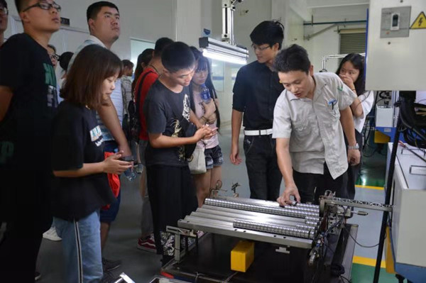 广德市举行“栋梁工程”爱心助学捐赠仪式暨青年学子看广德活动3