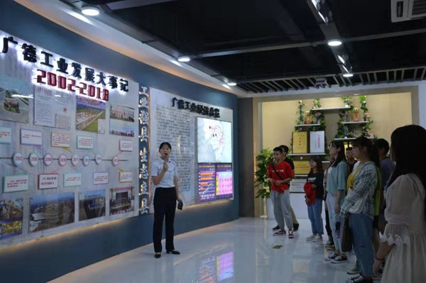 广德市举行“栋梁工程”爱心助学捐赠仪式暨青年学子看广德活动2