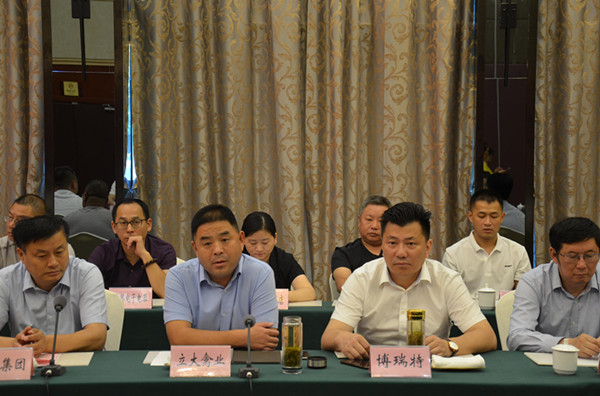 风雨同舟光彩同行03