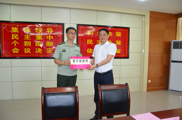 民企进军营开展八一慰问活动02
