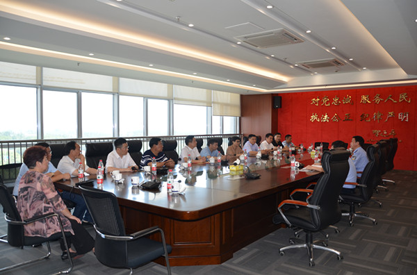 民企进军营开展八一慰问活动01