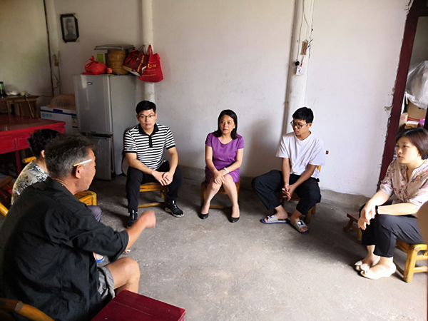 照片-广德县政企合力助贫困学子圆梦大学02