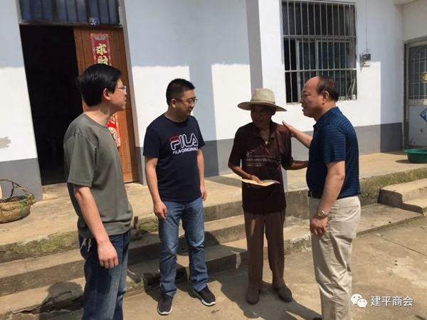 郎溪县建平商会开展七•一”慰问困难党员活动01