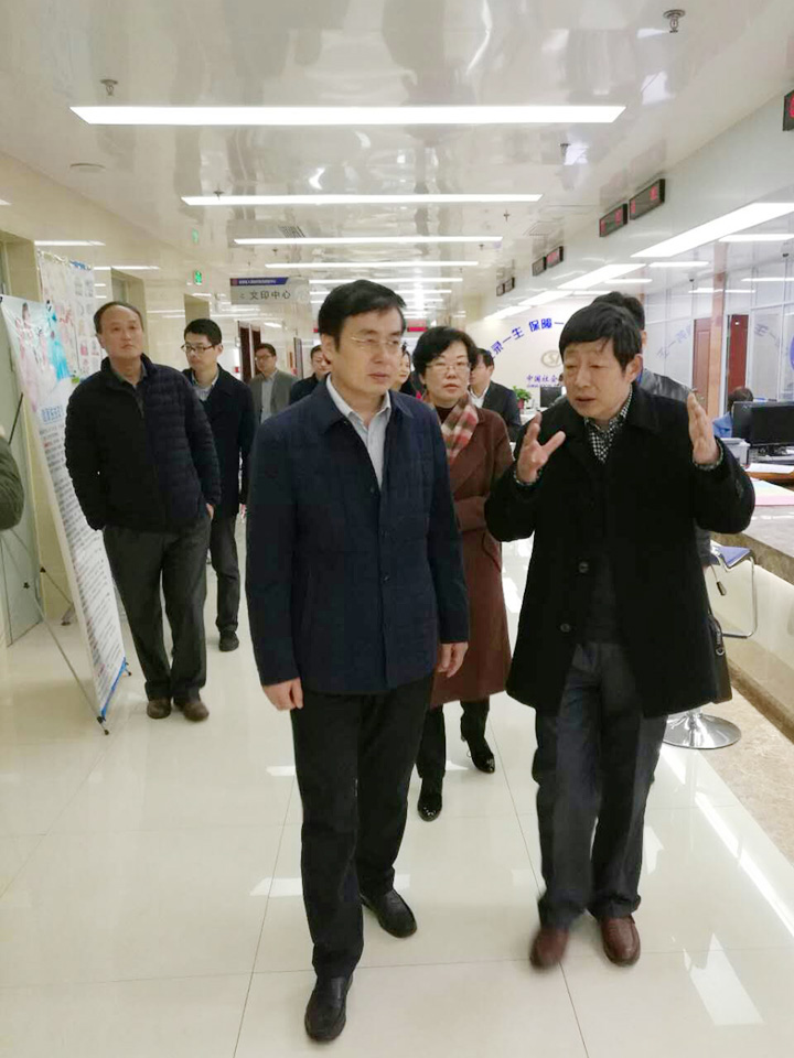 11月29日,省编办主任郭本纯带队赴金寨县开展相对集中行政许可权