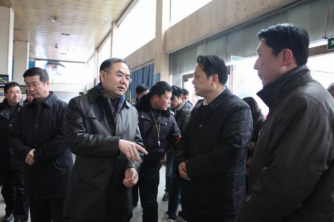 毕市长一行来客运南站检查工作