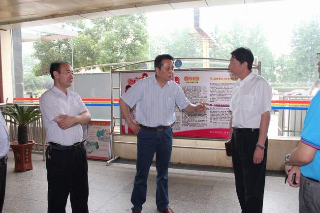 市（shì）交通运输局局长邓延庚来（lái）客运南站检查指导安全生产工作