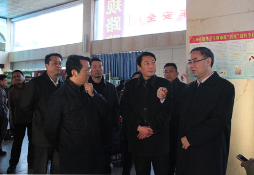毕小彬市（shì）长来到客运南站检查指导春运安全生产工作
