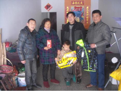 大雪纷飞难以（yǐ）阻挡爱心传递