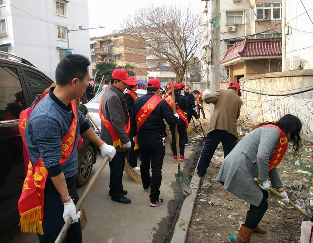 总公司积极开展党员进社区学雷（léi）锋志愿服务活动