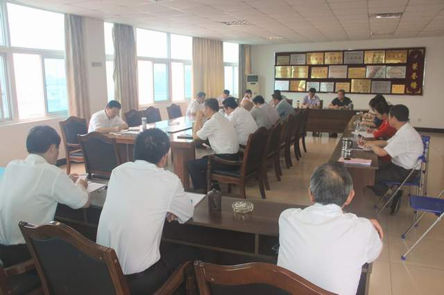 机关（guān）党支部（bù）召（zhào）开“两学一做”学习教育专题（tí）党（dǎng）课暨学习讨论（lùn）会