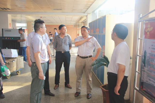 市交通运输局局长李卫东看望慰问客运南（nán）站（zhàn）一线员工