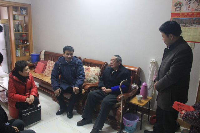 市（shì）委常委、统战部部长王琦（qí）走访（fǎng）慰问我司困难党员