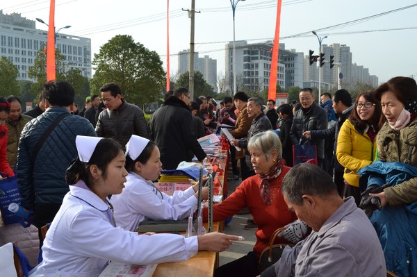 12月4日上午,县委宣传部,县司法局和上派镇等23单位,在县法治文化